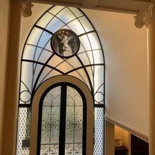 南青山ル・アンジェ教会の画像｜チャペルから入口へ向かう時に見えるドア