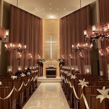 覚王山ル・アンジェ教会の画像｜明るいですが、始まる時は照明が落ちるのでまた雰囲気が変わります