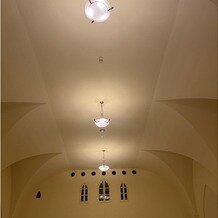 赤坂ル・アンジェ教会の画像｜チャペルの天井、やや高いです