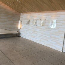 パレスホテル東京（PALACE HOTEL TOKYO）の画像｜チャペルの外
フラワーシャワーなどが可能