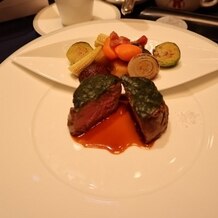 パレスホテル東京（PALACE HOTEL TOKYO）の画像｜メインのお肉料理。お野菜も甘く、お肉も柔らかくてジューシー。忘れられない味になりました。