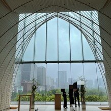 パレスホテル東京（PALACE HOTEL TOKYO）の画像｜雨の日午前中のチャペルからの景色