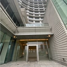 パレスホテル東京（PALACE HOTEL TOKYO）の画像｜フラワーシャワーやブーケトスができる外のエリア