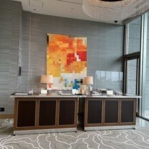パレスホテル東京（PALACE HOTEL TOKYO）の画像｜受付スペース。コロナ禍でも安心してゲストが来れるように、アクリル板が設置してありました。