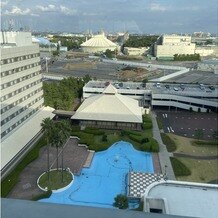東京ベイ舞浜ホテル ファーストリゾートの写真｜披露宴会場から見えるディズニーランド