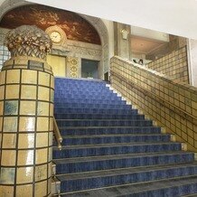 ホテルニューグランドの写真｜ロビー大階段