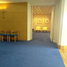 ホテルニューグランドの写真｜挙式会場脇の控え室