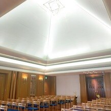 ホテルニューグランドの写真｜撮影時は露光調節して明るくしています