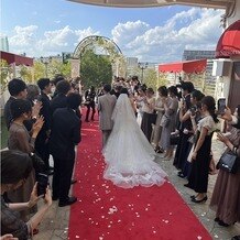 アニヴェルセル 江坂（新大阪）の写真｜フラワーシャワー