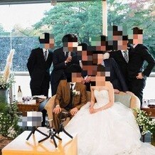 ガーデンベルズ延岡の写真｜新郎新婦を、囲んで、最高の笑顔