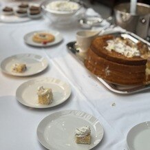 リストランテＡＳＯの写真｜ウェディングケーキはビュッフェといっしょに切り分けてくれました。生クリームひとつずつトッピング有