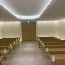 パレスホテル大宮(Palace Hotel Omiya)の画像｜うしろを振り返った様子。参列者との距離も近い。