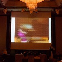 パレスホテル大宮(Palace Hotel Omiya)の画像｜映像上映時のスクリーンとメインテーブル付近です