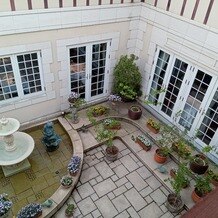 オーベルジュ・ド・リル サッポロの写真｜2階から見た中庭