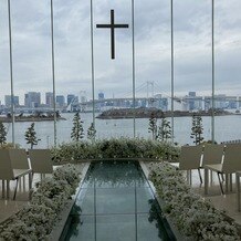 ヒルトン東京お台場の画像｜雨でしたが明るいチャペルでした