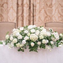 水戸プラザホテルの写真｜装飾花はシンプルに後ろはカーテンで高貴に