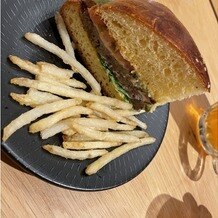 迎賓館の写真｜迎賓館特製バーガー！