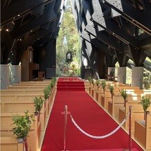 迎賓館の画像｜木の匂いを感じる暖かみのあるチャペルです