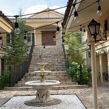 ＶＩＬＬＡＳ　ＤＥＳ　ＭＡＲＩＡＧＥＳ　軽井澤（ヴィラ・デ・マリアージュ　軽井澤）の画像｜フラワーシャワーの会場