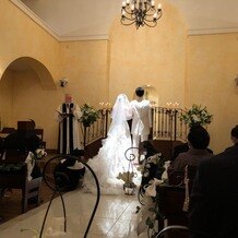 ＶＩＬＬＡＳ　ＤＥＳ　ＭＡＲＩＡＧＥＳ　高崎（ヴィラ・デ・マリアージュ　高崎）の画像｜神父さんは外国の方で、とても神聖な感じでした。