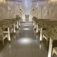 ＡＮＡインターコンチネンタルホテル東京の画像｜チャペルは白
フラワーシャワーは造花のみ