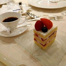 ＡＮＡインターコンチネンタルホテル東京の画像｜カットしたウエディングケーキ