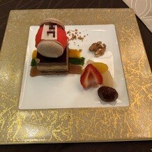 浅草ビューホテルの画像｜デザート。雷門モチーフが可愛く、お味も甘すぎず美味しかったです。