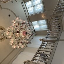 ハウステンボスの画像｜スタッドハウス　シャンデリアと階段