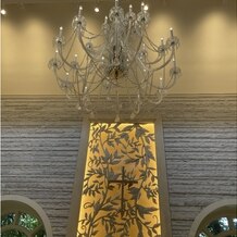 ロザンジュイア 広尾迎賓館の画像｜チャペルのシャンデリア