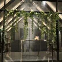 ラグナスイート名古屋　ホテル＆ウエディングの画像｜シックな挙式会場の正面。水が流れてる。
