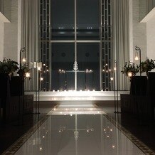 ラグナスイート新横浜　ホテル＆ウエディングの画像｜夜のチャペル