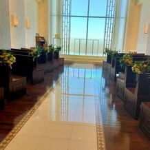 ラグナスイート新横浜　ホテル＆ウエディングの画像｜反射する床