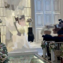 ラグナヴェール ＴＯＫＹＯの写真｜床がガラス張りでお花が敷き詰められていて綺麗です。