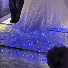 「最高の一日」～Wonderful Wedding～の画像｜クチコミ記載の歩く速さに合わせて光るバージンロード