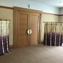 学士会館の画像｜挙式会場の前