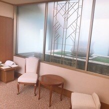 帝国ホテル 東京の画像｜挙式会場横にある式直前の新郎新婦の控え室です。