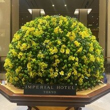 帝国ホテル 東京の画像｜帝国ホテルに入ってすぐのお花に魅了されました。
