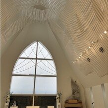 ハミングプラザＶＩＰ新潟の写真｜天井の高いチャペル
