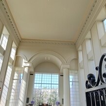 マリエール　ガーデン　バーベナ　（Ｍａｒｒｉｙｅｌｌ　Ｇａｒｄｅｎ　Ｖｅｒｂｅｎａ）の画像｜天井が高く、上の窓も開くそうです。