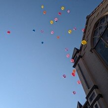 マリエール山手(セント・リージェンツ大聖堂)の写真｜式後にみんなで風船を飛ばしました。
