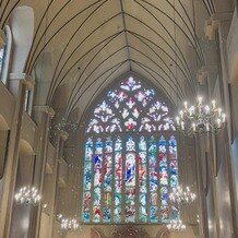 マリエール山手(セント・リージェンツ大聖堂)の画像｜聖歌隊の生歌の中、羽が舞い降りる