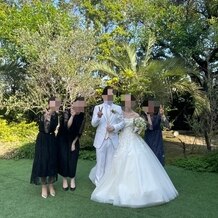 アンジェローブ（Ｗｅｄｄｉｎｇ　Ｉｓｌａｎｄ　Ａｎｇｅｒｏｂｅ）の画像｜挙式後ガーデンで写真撮影会