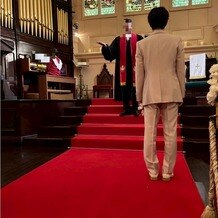 セントパトリック・チャーチ／ロイヤルホールヨコハマの画像｜新婦入場を待つシーン