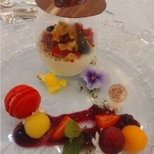 セントパトリック・チャーチ／ロイヤルホールヨコハマの写真｜上に熱いチョコレートをかけて溶ける演出ができるデザートです
