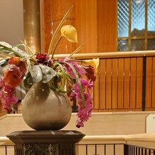 ホテルクリスタルパレスの写真｜ロビーの花
