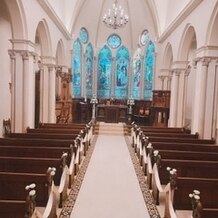 キャメロットヒルズの画像｜ステンドグラスがキレイな教会