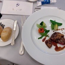 キャメロットヒルズの画像｜パンと肉料理