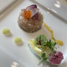 キャメロットヒルズの画像｜試食でいただいた魚料理です。細かく刻まれたお魚で、見た目も華やかで美味しかったです。