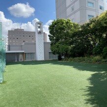 浦安ブライトンホテル東京ベイの写真｜チャペルに繋がるバルコニーのウェディングベル