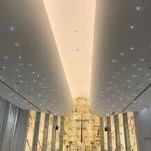 東京ドームホテルの画像｜チャペルの天井は星が散りばめられたような照明